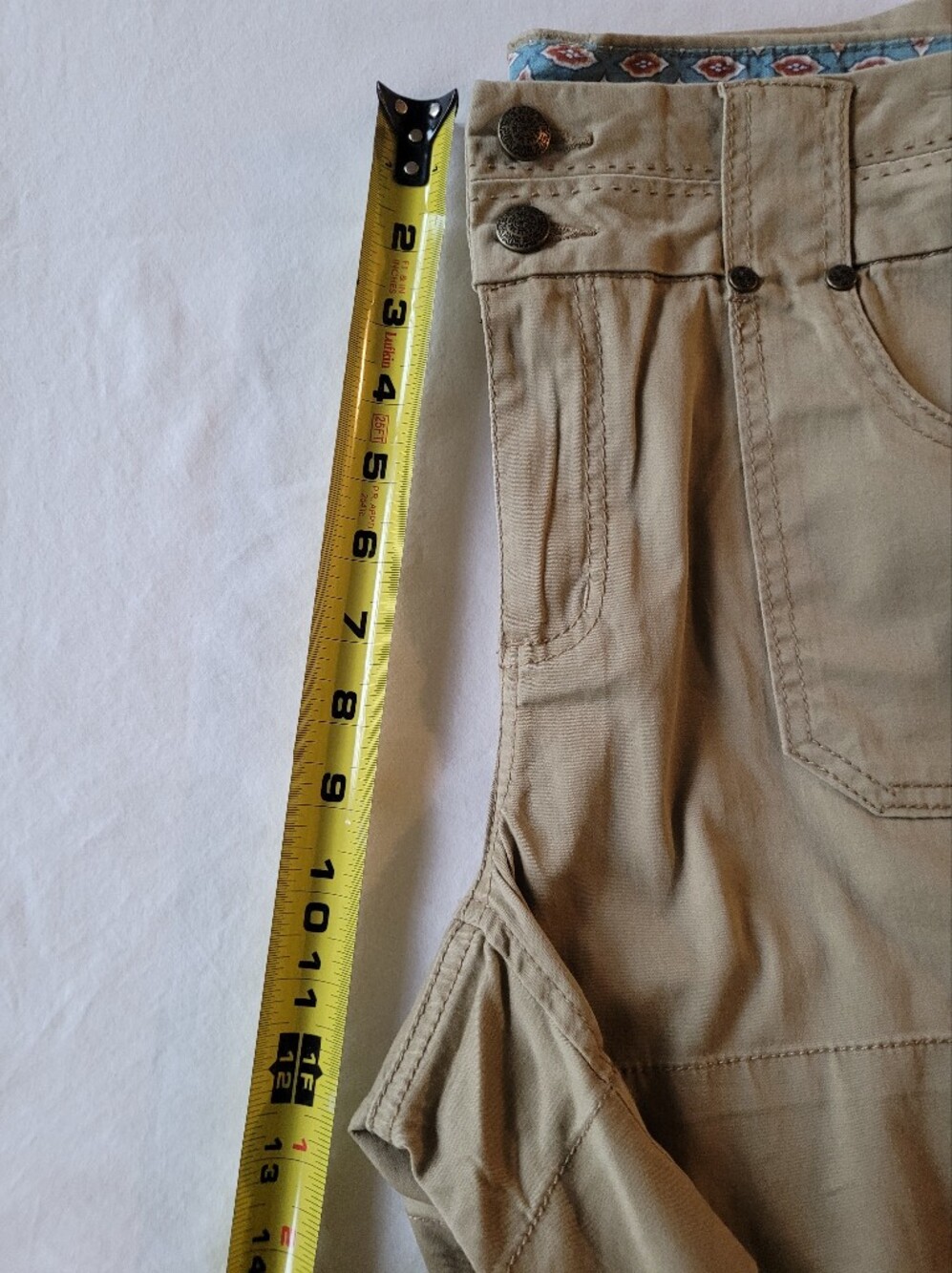 One 5 One Women's Casual Khaki Shorts Size 12 - Picture 9 of 11